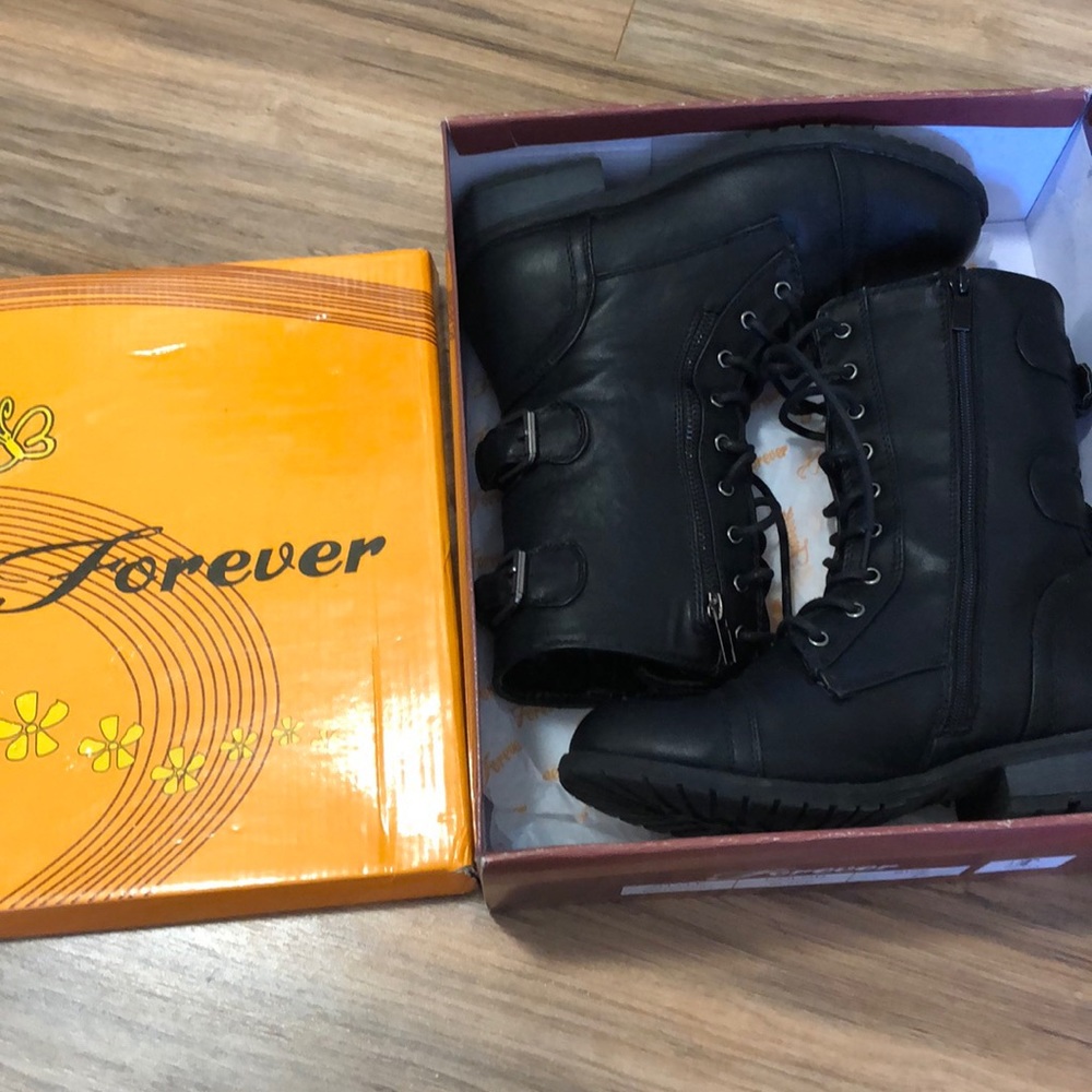 Combat boots